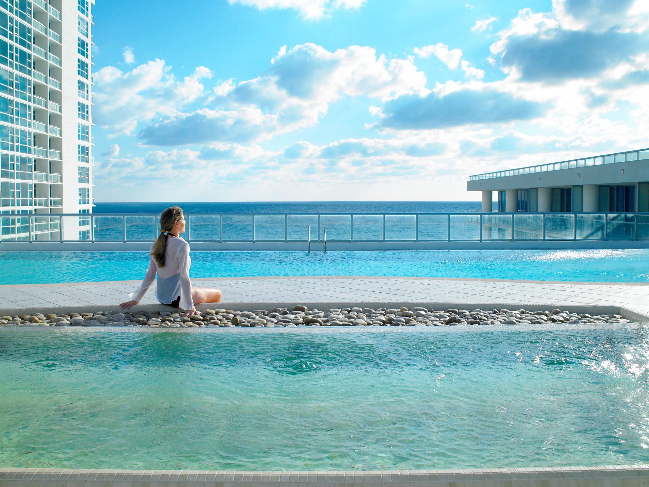 Carillon Miami Wellness Resort Miami Beach Exterior foto